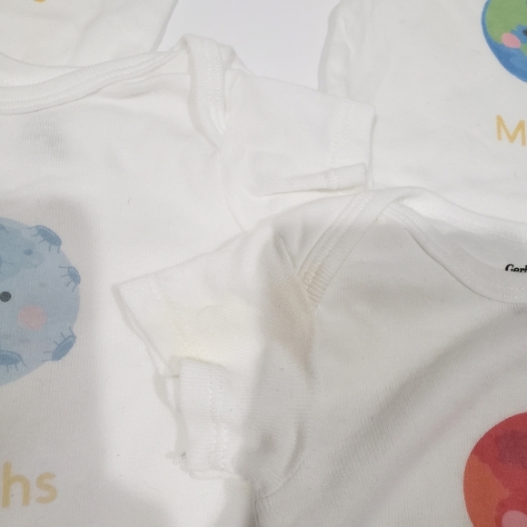 Gerber Baby Monthly Milestone 13 Onesis Set NB to 12 Months Planets Theme - Picture 8 of 9
